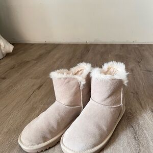 Women's Cream Fur-Lined Boots